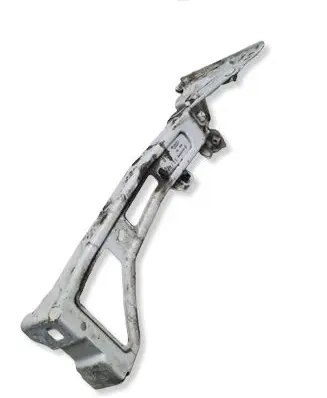 Audi A4 S4 B9 Fender mounting bracket 8W0821135B
