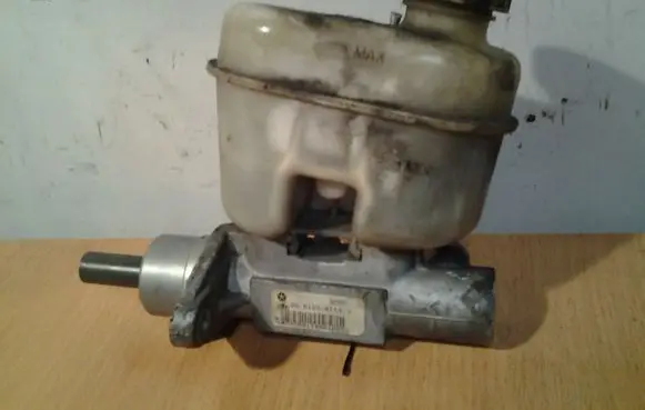 Master brake cylinder
