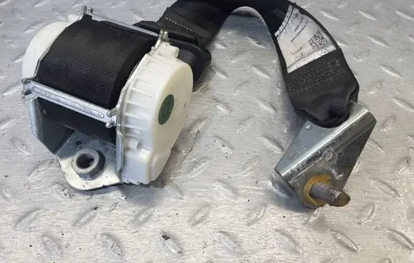 Volkswagen Jetta VI Rear seatbelt 5C6857806D 33035173B