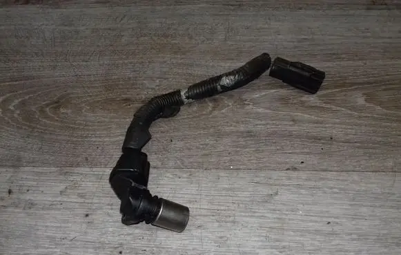 Volvo V70 Camshaft position sensor 30713485