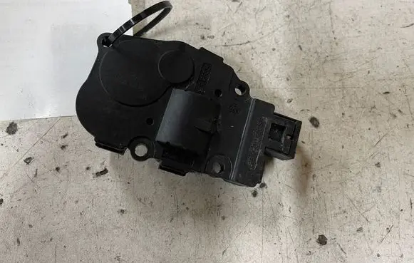 Audi A4 S4 B8 8K Air flap motor/actuator 13092008 EFB330
