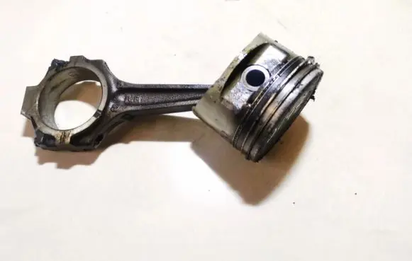 Ford Galaxy Piston with connecting rod