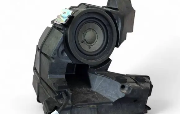 Lexus CT 200H Subwoofer speaker 8615076010