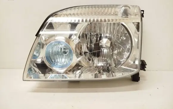 Nissan X-Trail T30 Headlight/headlamp E137511
