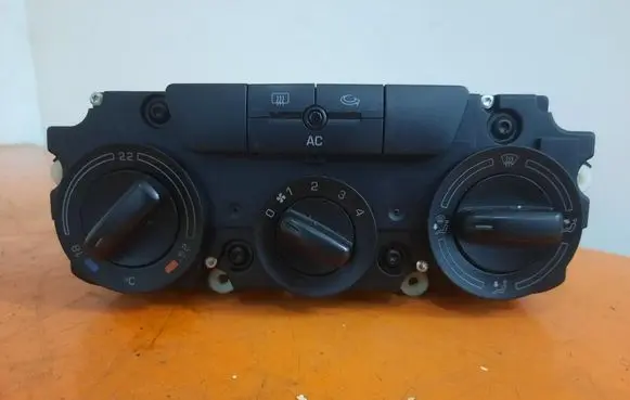 Skoda Octavia Mk2 (1Z) Climate control/heater control trim 