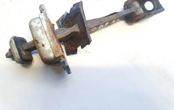 Skoda Octavia Mk2 (1Z) Rear door check strap stopper