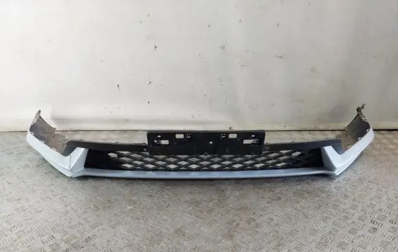 Front bumper lip