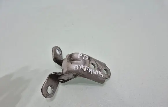 Hyundai Tucson JM Front door lower hinge 