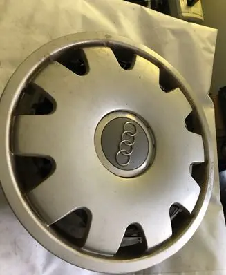 Audi A6 S6 C5 4B R16 wheel hub/cap/trim 4B0601147C
