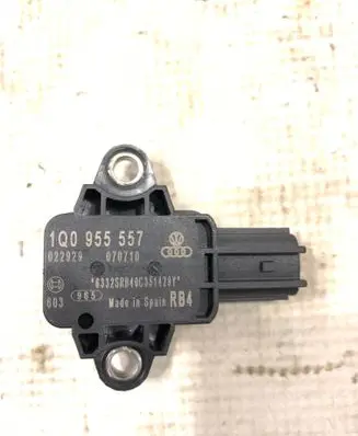 Volkswagen Polo V 6R Airbag deployment crash/impact sensor 1Q0955557 070710 022929