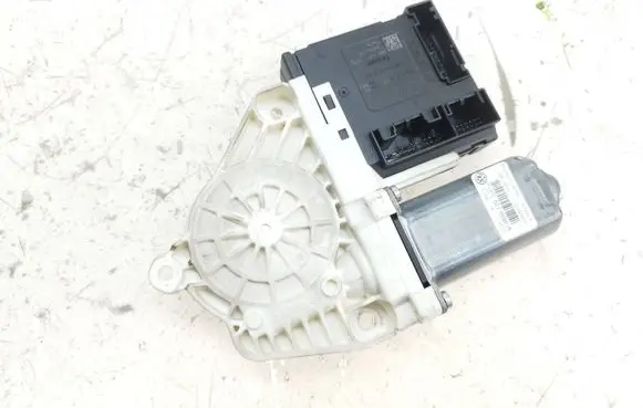 Volkswagen PASSAT CC Front door window regulator motor 3C8959702 914859120 3C8837461J