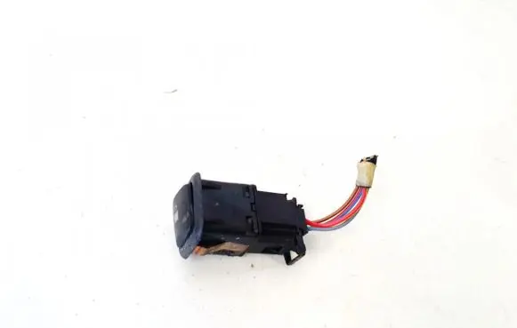 Volkswagen Golf IV Fuel tank opening switch 3b0959833a