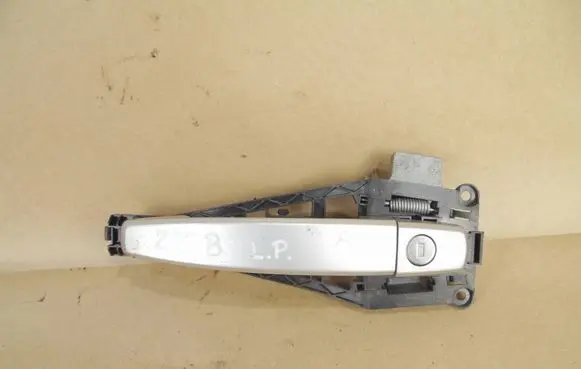 Opel Zafira B Front door exterior handle
