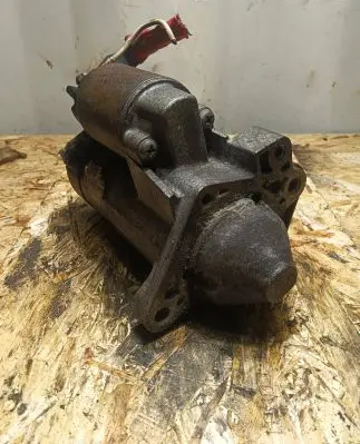 Renault Kangoo II Starter motor M000T87881 8200584675