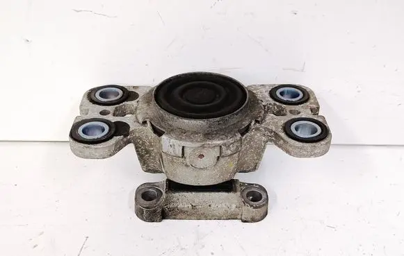 Volvo XC70 Engine mount bracket 31316875