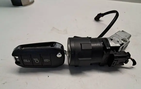 Peugeot 208 Ignition lock 9663123380