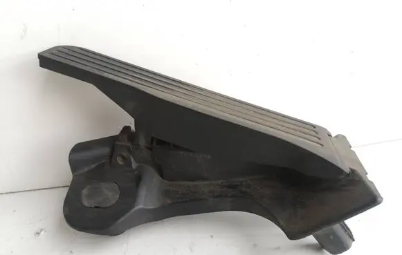 Volkswagen Touran II Accelerator throttle pedal 1T1721503ME 6510300202 6510300202DE