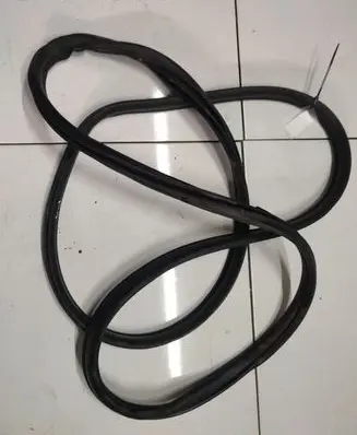 Subaru Outback Rubber seal front coupe door 