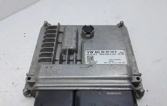 Volkswagen Golf VII Engine control unit/module 04L907445B 28445556