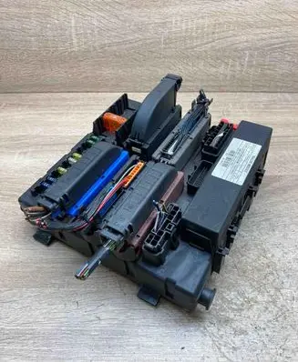 Opel Vectra C Fuse module 532150018 09228740 460023260