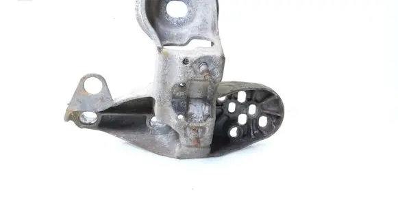 Audi A4 S4 B6 8E 8H Engine mounting bracket 8E0199351