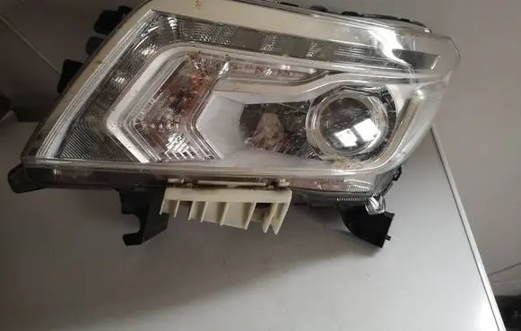 Nissan Navara D23 Headlight/headlamp W0898 HASA65A10034 DC12V21W4