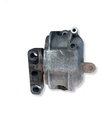 Volkswagen PASSAT B6 Engine mount bracket 1K0199262