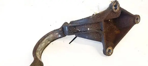 Ford Focus Engine mounting bracket D0D2A