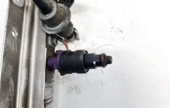 Volvo S40, V40 Fuel injector 9125118
