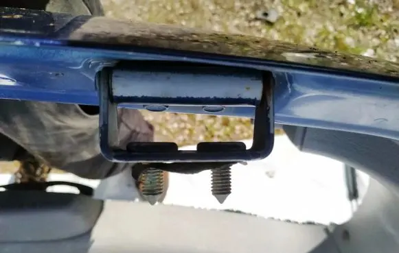 KIA Carens I Tailgate/trunk/boot hinge