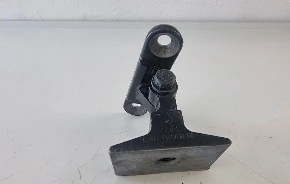 BMW 5 F10 F11 Front door upper hinge 7185618