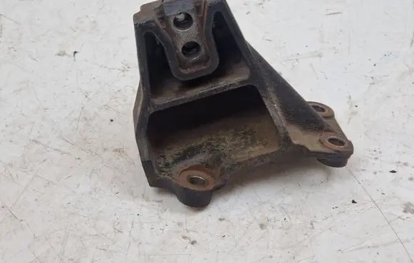 Hyundai i40 Gearbox mounting bracket