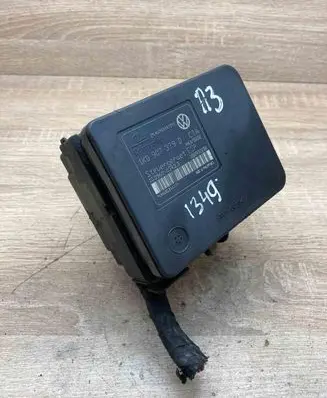 Volkswagen Touran I ABS Pump 1K0907379D 1K0614517B