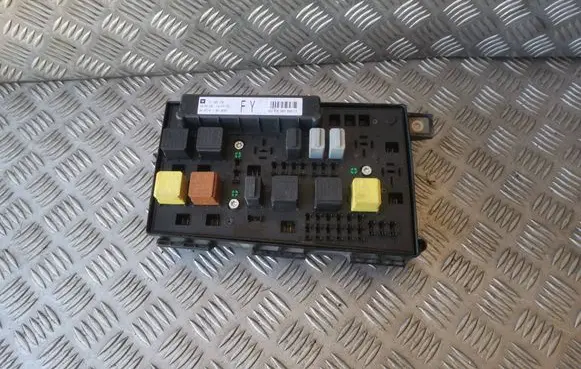 Opel Astra H Fuse module 13205782 5DK00866813