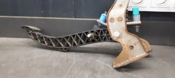 Renault Megane II Brake pedal 