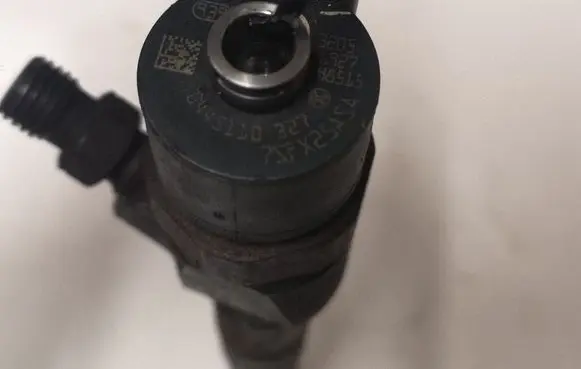 Opel Insignia A Fuel injector 0445110327