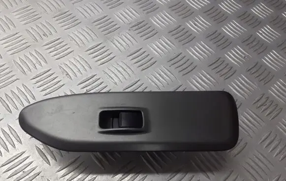 Mitsubishi Lancer Electric window control switch 8608-A099