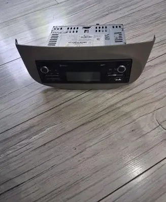 Renault Twingo II Radio/CD/DVD/GPS head unit 281156493R