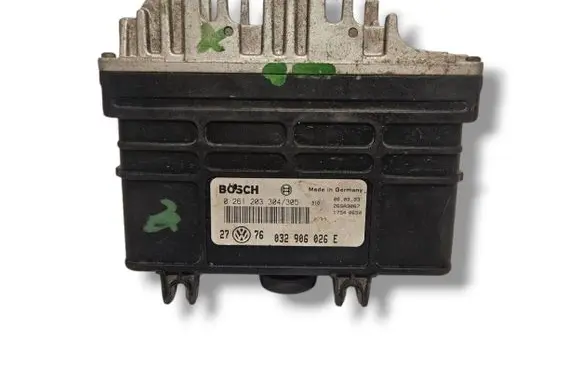 Volkswagen Golf III Engine control unit/module 032906026E 26SA3087 0261203304