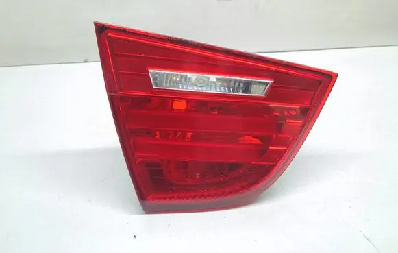 Tailgate rear/tail lights