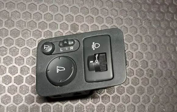 Honda CR-V Wing mirror switch M33212