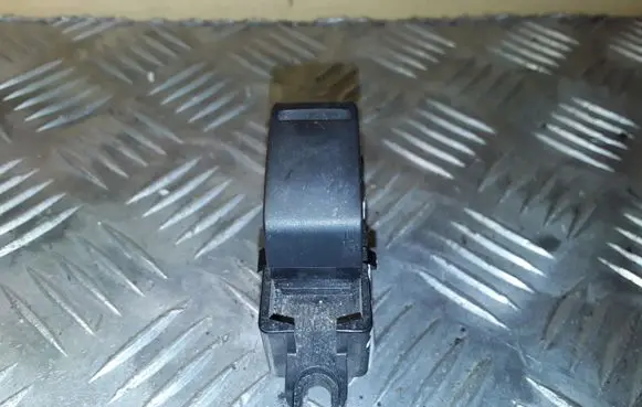 Nissan X-Trail T30 Electric window control switch DEV37407