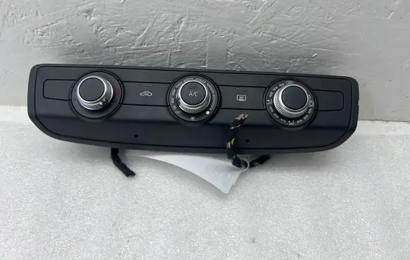 Audi Q2 - Air conditioner control unit module 83A820047B