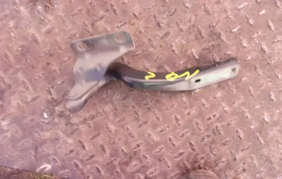 Mitsubishi Colt Engine bonnet/hood hinges