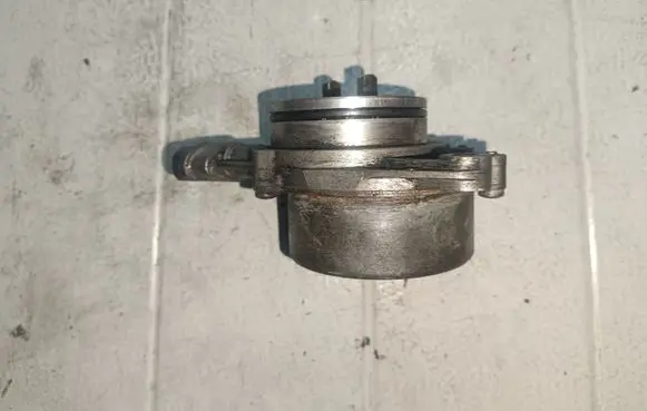 BMW 5 E39 Vacuum pump 72832710C