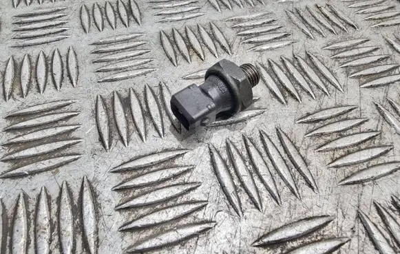 BMW 3 E46 Oil pressure sensor 17105092