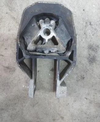 Ford Kuga I Engine mount bracket AV616P082AB 532C79