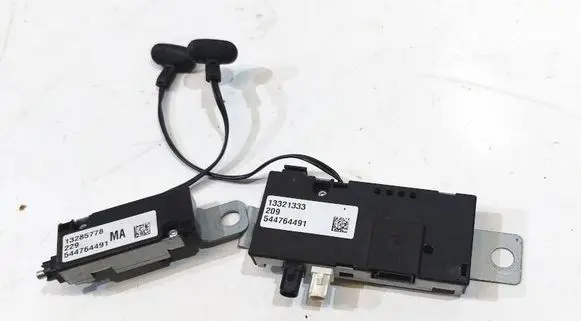 Opel Insignia A Aerial antenna amplifier 13321333 13285778