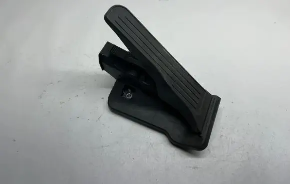 Chevrolet Camaro Accelerator throttle pedal 84534504