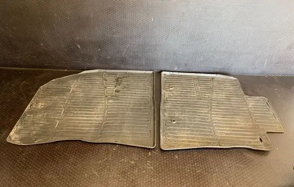 Toyota Avensis T270 Car floor mat set PZJ9LT0353RJ PZJ9LT0352RJ PZJ9LT035JRJ